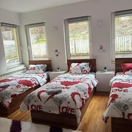Amber Free Parking Apartment